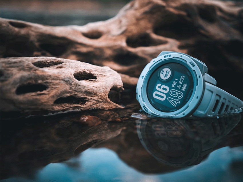 Jam Tangan GPS Tracker (sumber foto: unsplash.com)