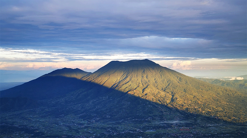 Gunung-Singgalang (sumber foto: www.kompasiana.com)