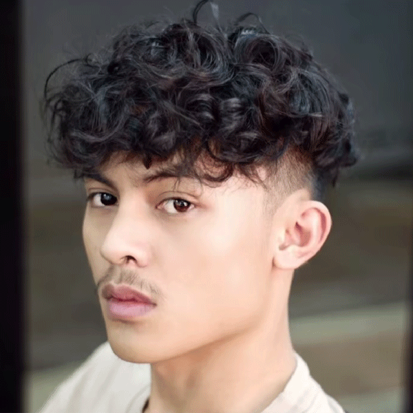 Gaya rambut Modern Curly sadang trend di kalangan anak muda (sumber: tiktok.com/@bosquebarbershop