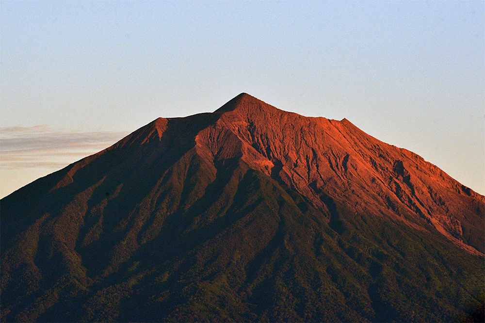 Gunung Kerinci. Sumber Foto: eticket-tnks.fst.unja.ac.id