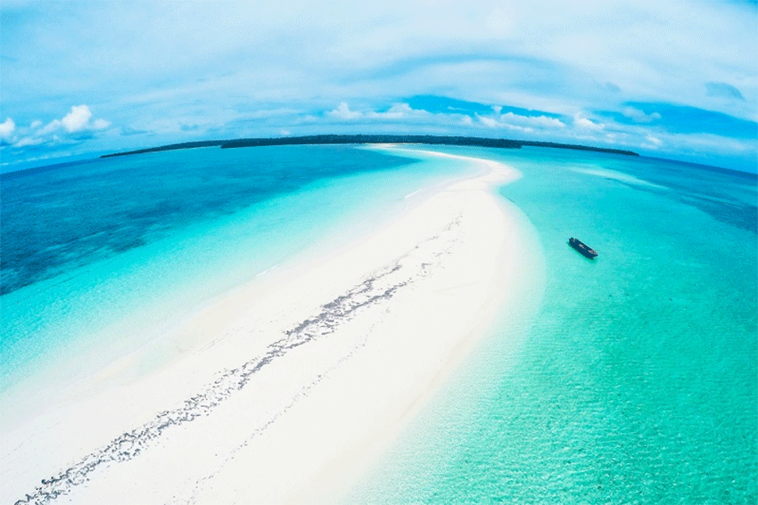 Keindahan alam Kepulauan Kei. Sumber Foto: genpimaluku.wordpress.com/