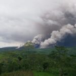 Gunung Semeru Meletus Hebat, Status Naik ke Level III Siaga. Sumber foto: news.okezone.com