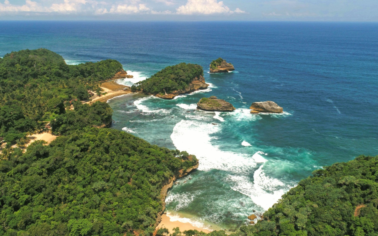 Keindahan Pantai Ngliyep Malang