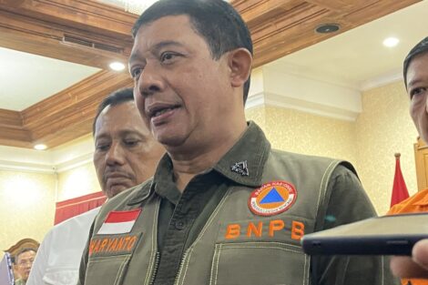 Kepala BNPB, Letjend Suharyanto di Gedung Grahadi, Surabaya, Jumat (27/3/2026)(KOMPAS.com/IZZATUN NAJIBAH )