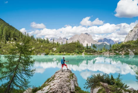 aktivitas wisata di Cortina d'Ampezzo pegunungan Dolomites Italia